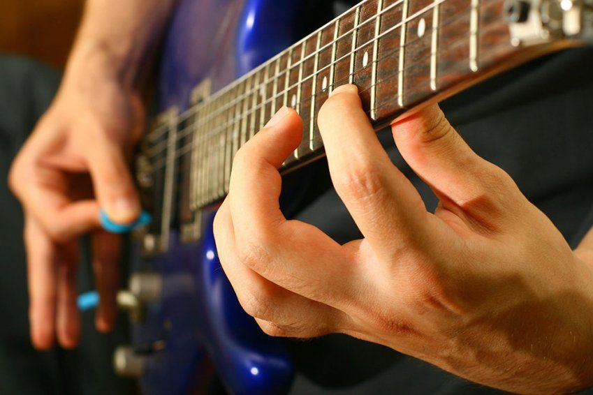 Clases de guitarra eléctrica en Burgos | Escuela de Música Ritmo
