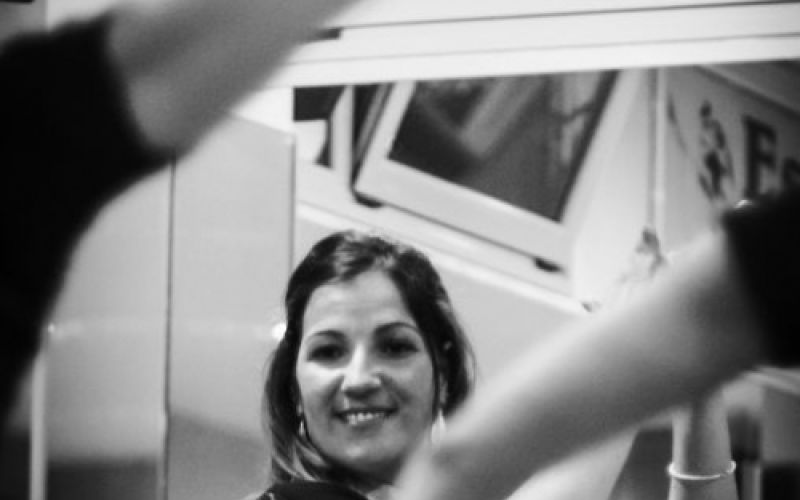 Imagen de profesora en blanco y negro